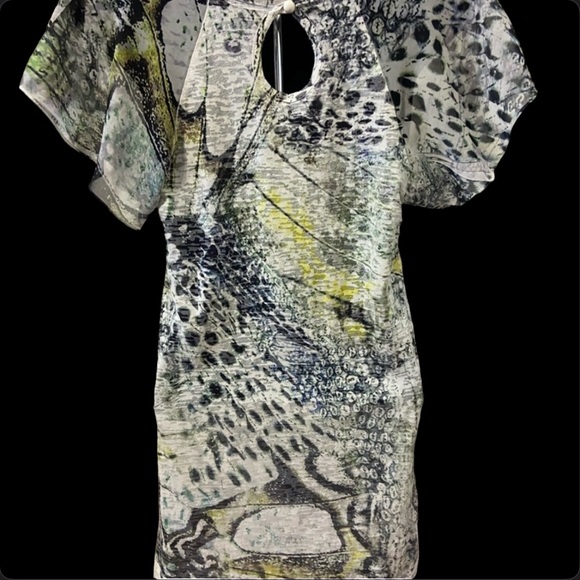 DayTrip V-neck short sleeve shirt size medium - Picture 4 of 6